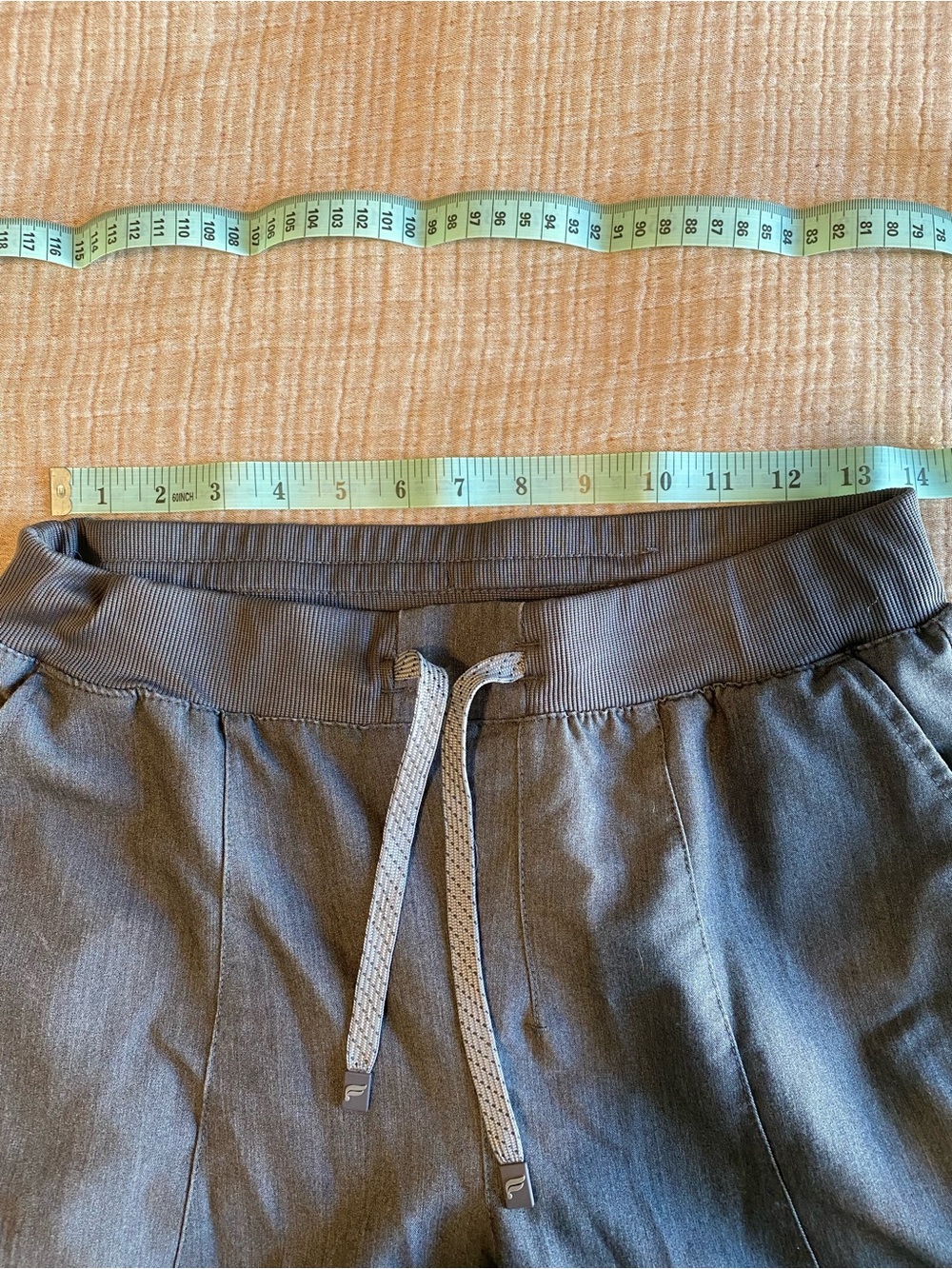 Fabletics Grey Scrub Set - Picture 4 of 6